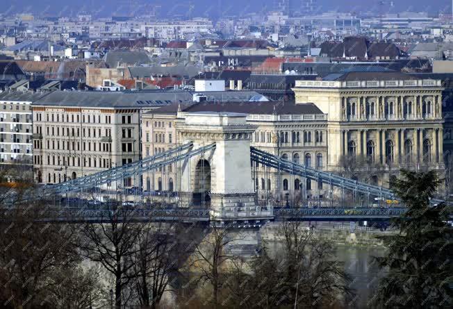 Városkép - Budapest - A Lánchíd és az MTA épülete