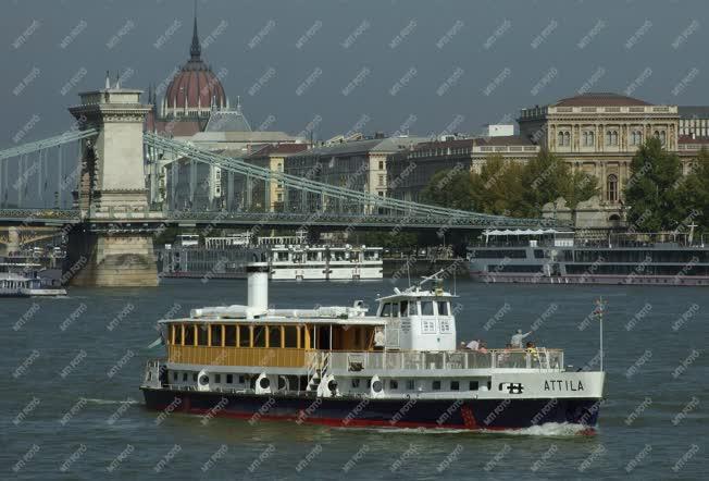 Idegenforgalom - Budapest - Több mint 90 éves rendezvényhajó