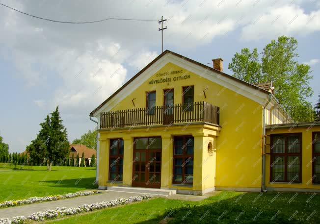Magyarországi képek - Nova - Művelődési ház