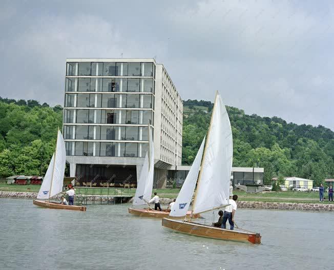 Magyarországi képek - Balaton - Vitorláskölcsönzés