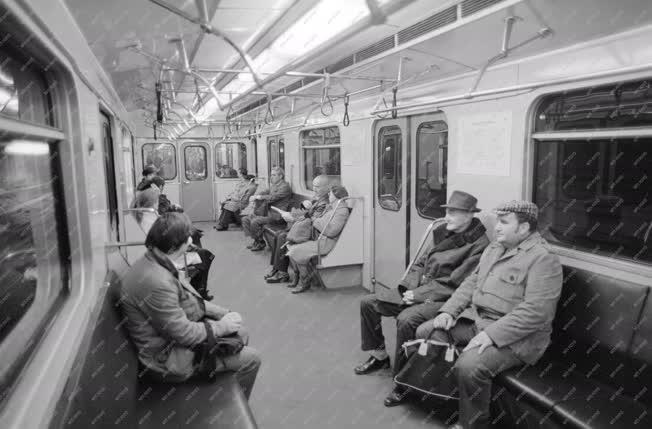 Közlekedés - Metró - A 3-as metró utasai 