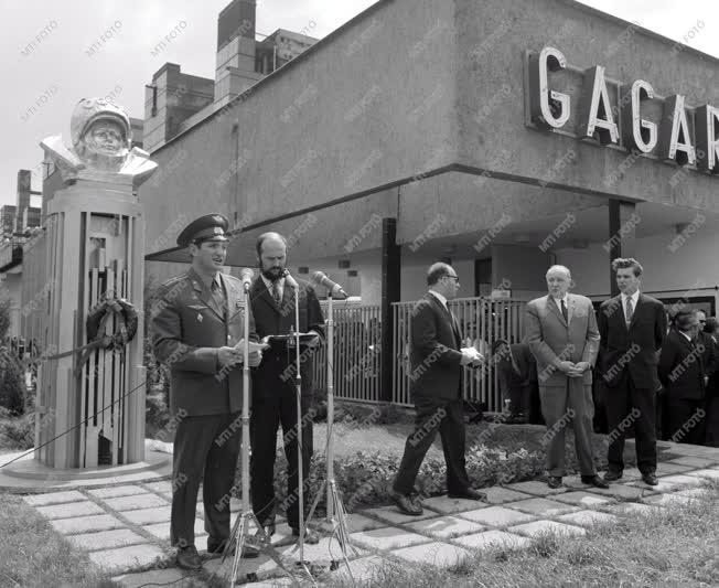 Ipar - A Gagarin Hőerőmű és a Thorez-bánya avatása