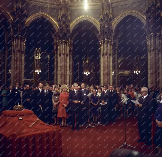 Külkapcsolat - A Szent Korona átadási ünnepsége a Parlamentben