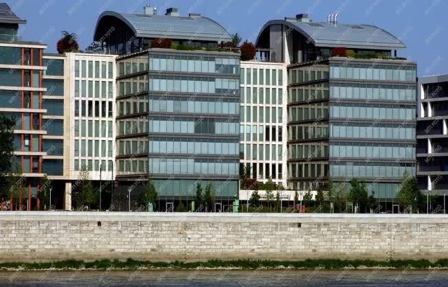Városkép - Budapest - Irodaházak a ferencvárosi Dunap-parton
