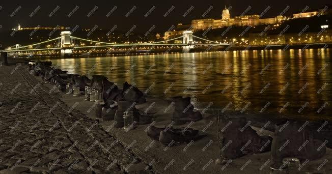Műalkotás - Budapest - Cipők a Duna-parton holokauszt-emlékmű