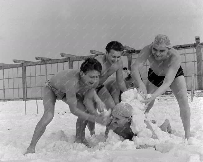 Sport - Téli életkép a Szabadság strandon