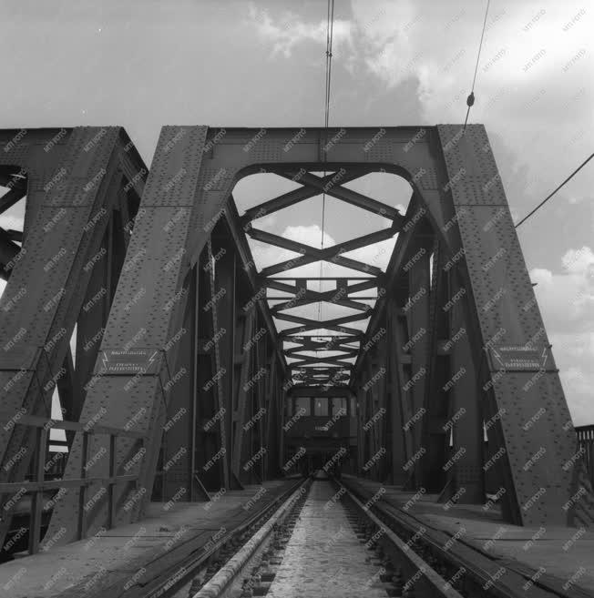 Közlekedés - Déli összekötő vasúti híd