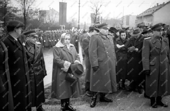 Emlékmű - Osztyapenko kapitány emlékművének avatása