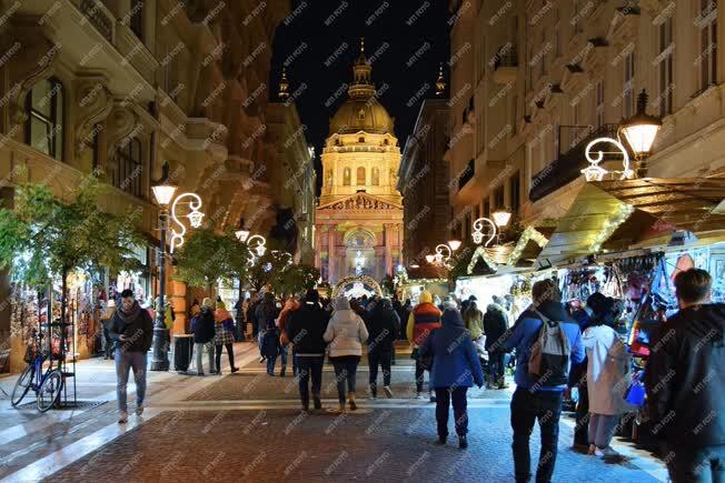 Ünnep - Budapest - Adventi vásár a Bazilikánál