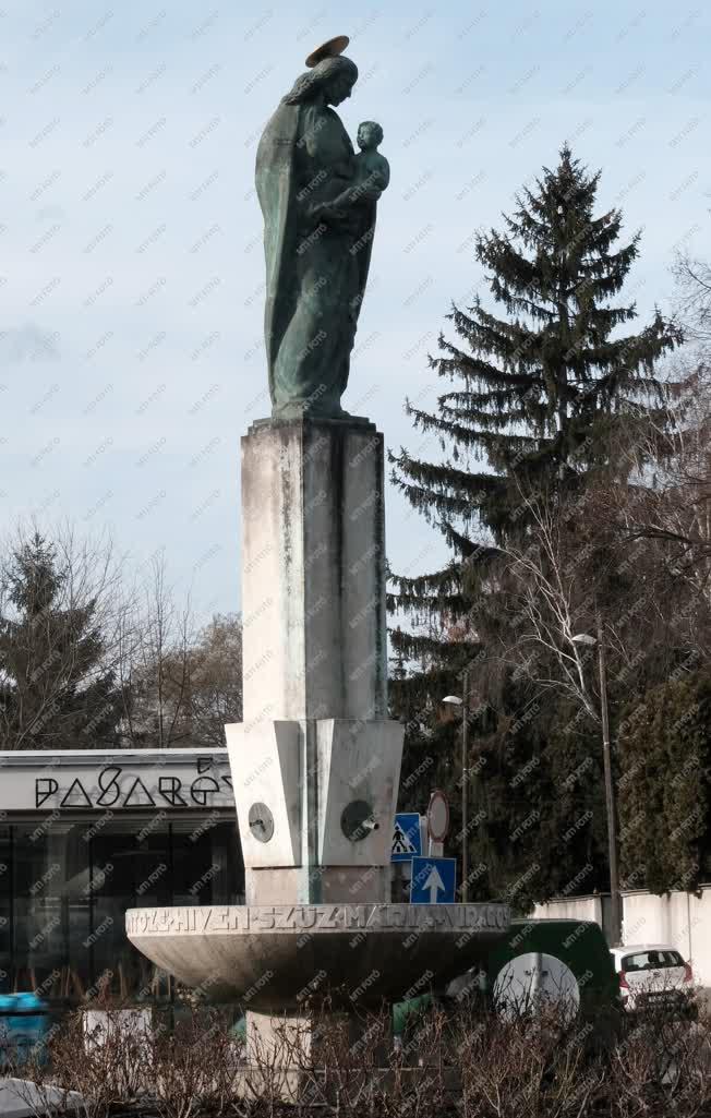 Köztéri szobor - Budapest - Szűz Mária-szobor a Pasaréti téren