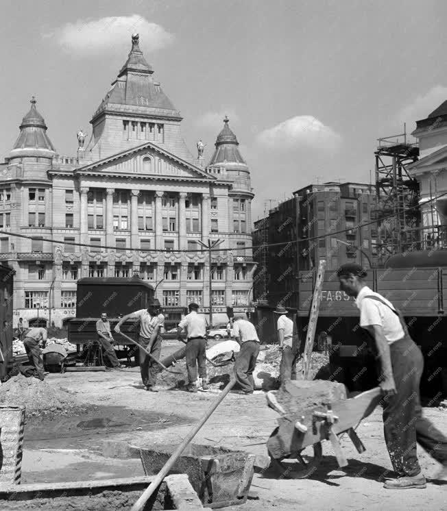 Városkép - Építőipar - Felújítják a budapesti Deák teret