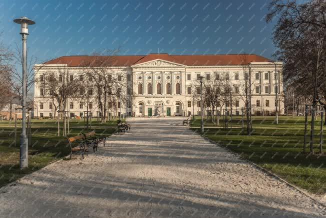 Oktatási létesítmény - Budapest - Nemzeti Közszolgálati Egyetem