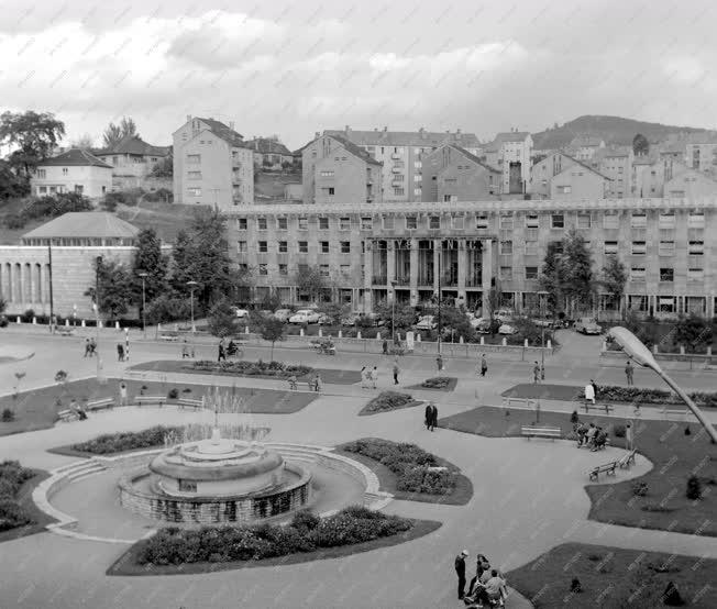 Városkép - Salgótarján - Tanácsháza tér