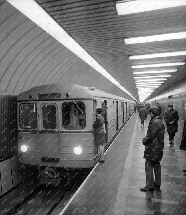 Közlekedés - A Metró első napja