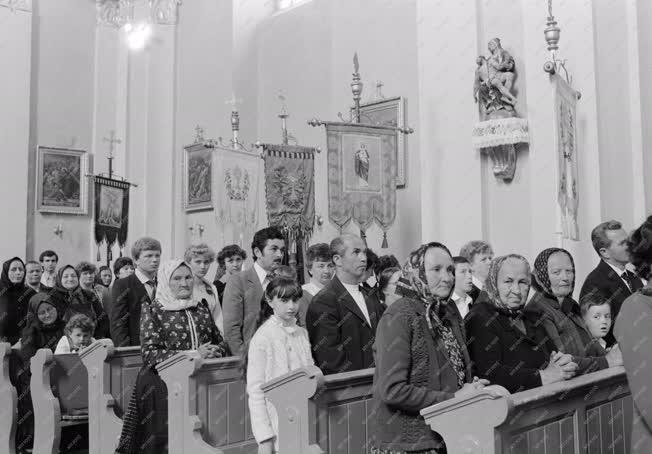 Életkép - Esküvő a bujáki templomban