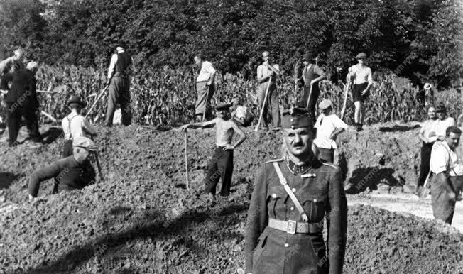 Történelem - Munkaszolgálatosok pihenője 