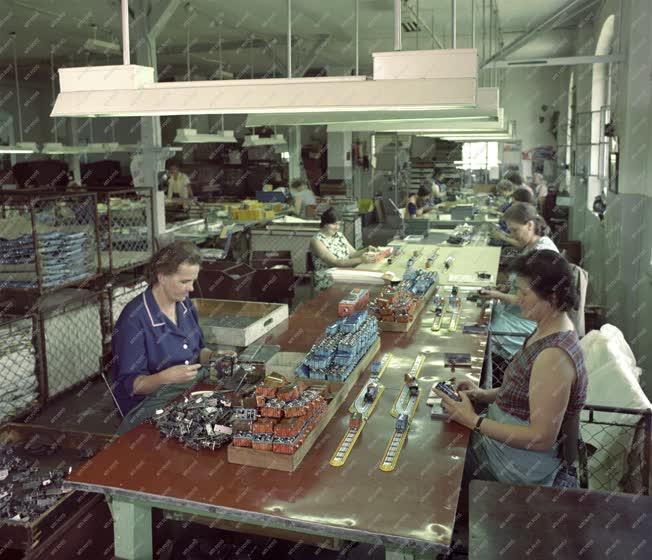 Ipar - Játékgyártás az Elzettben