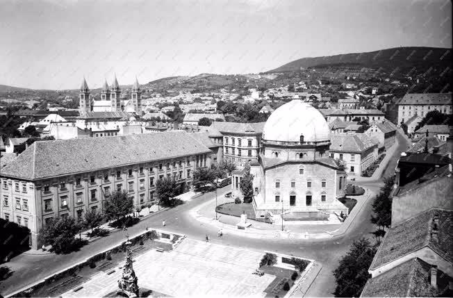 Városkép - A Széchenyi tér a török templommal