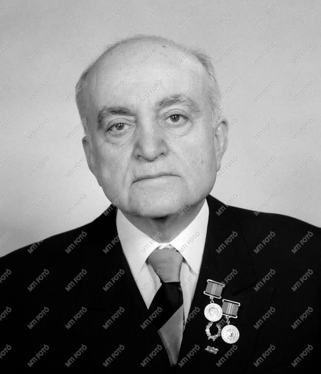 1975-ös Kossuth-díjasok - Kadosa Pál