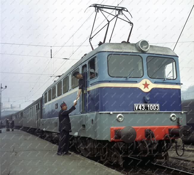 Közlekedés - MÁV V43 villamosmozdony