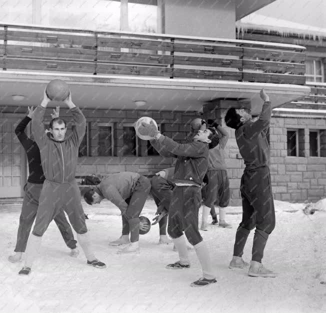 Sport - A bolgár labdarúgó-válogatott edzése Vitosán