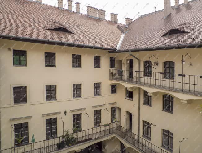 Városkép - Budapest - Batthyány téri lakóház