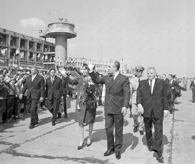 Külpolitika - Reza Pahlavi iráni sah Budapesten
