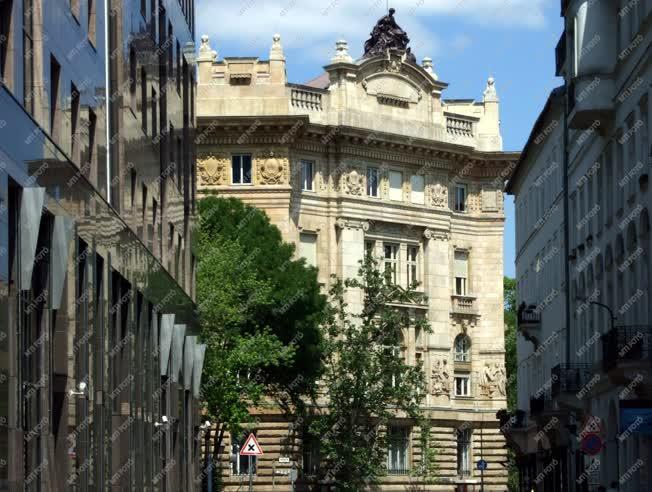 Városkép - A Magyar Nemzeti Bank épülete