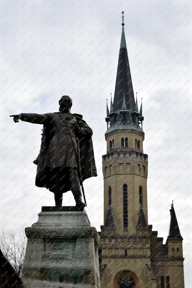 Városkép - Cegléd - Kossuth-szobor