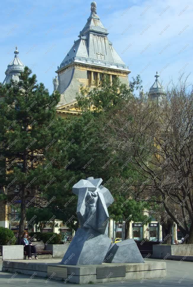 Városkép - Budapest - Sztehlo Gábor emlékműve