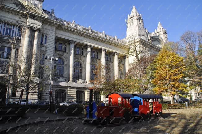 Műemlékvédelem - Budapest - Felújításra vár az egykori Tőzsde palota