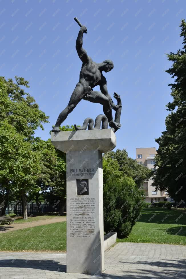 Emlékmű - Budapest - Raoul Wallenberg-emlékmű