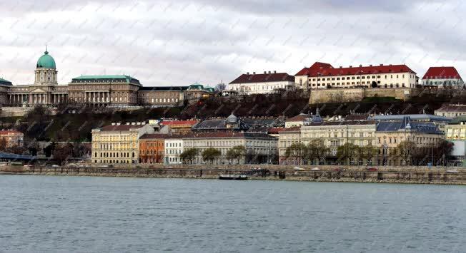 Városkép - Budapest - A Budai Vár részlete a Dunával