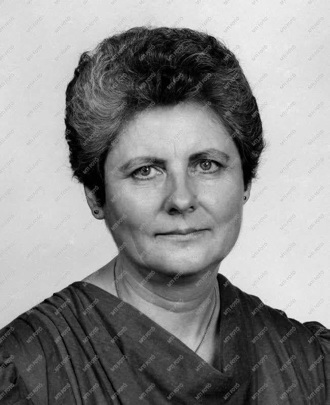 1988-as Állami Díjasok - Sántáné Tóth Edit