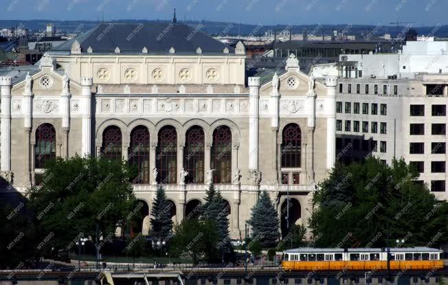 Városkép - Budapest - A Pesti Vigadó felújított épülete