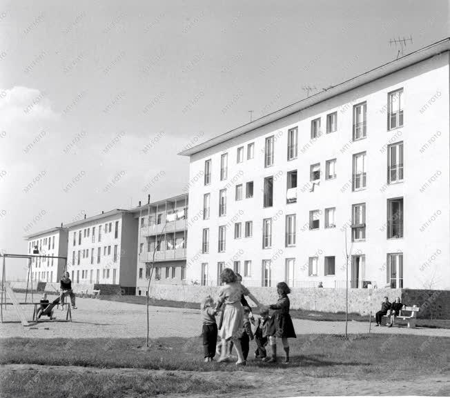 Gazdaság - Építkezés - TVK lakótelep