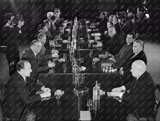 Külpolitika - Szovjet-magyar küldöttség tárgyalása