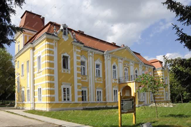 Épület - Nézsa - Reviczky kastély - Általános iskola