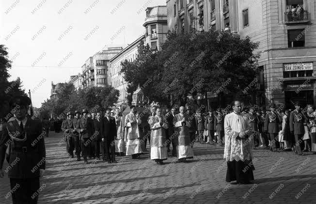 Egyház - Szent István napi körmenet