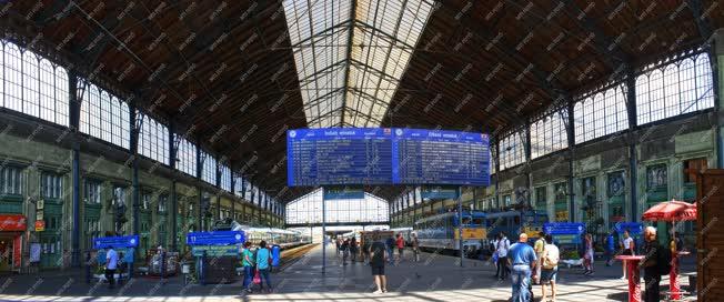 Közlekedés - Budapest - Nyugati pályaudvar