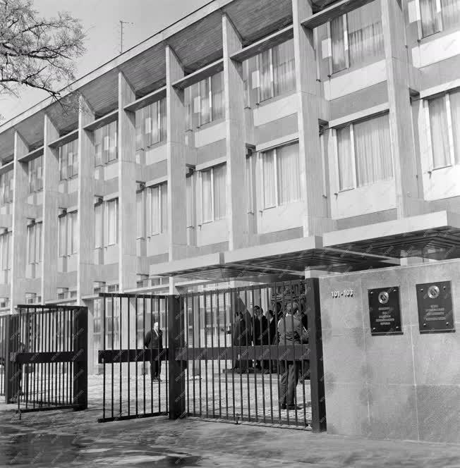 Külkapcsolat - NDK nagykövetség épülete