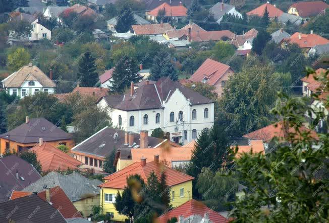 Városkép - Pannonhalma - A Polgármesteri Hivatal épülete a városközpontban