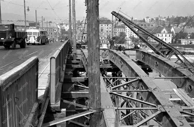 Gazdaság - A Margit-híd újjáépítése