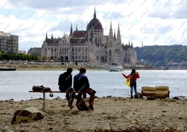 Érdekesség - Budapest - Alacsony a Duna vízszintje