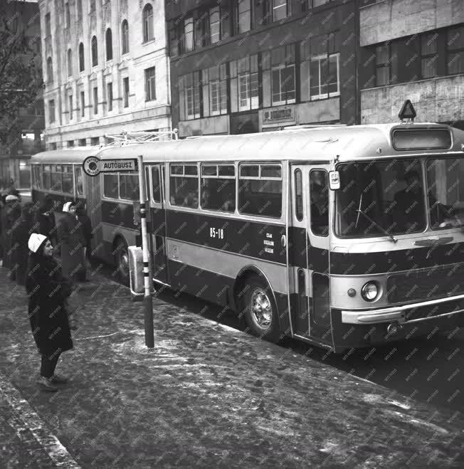 Közlekedés - Új csuklós Ikarus busz próbajáraton