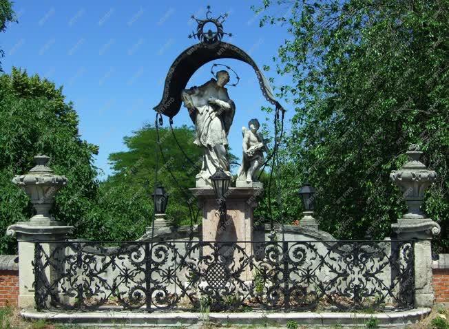 Köztéri szobor - Tata - Nepomuki Szent János emlékműve