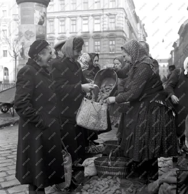 Karácsony - Budapesti piacok, karácsonyi vásárlás