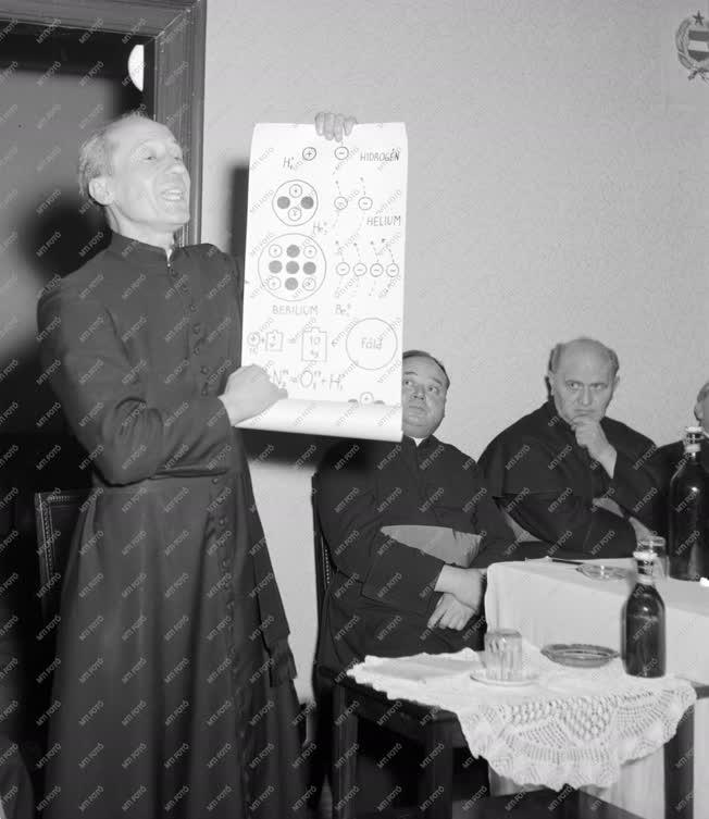 Belpolitika - Katolikus papok békegyűlése