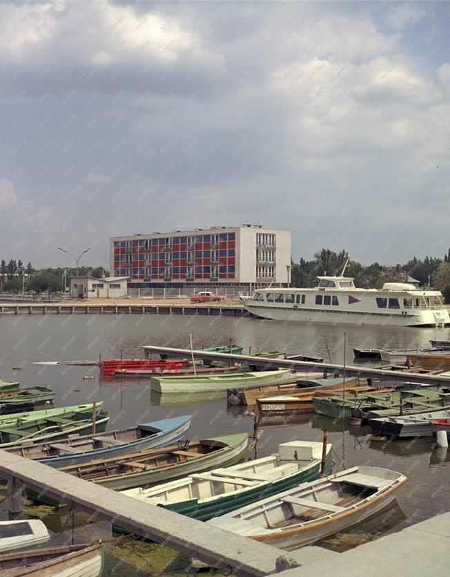 Városkép - Agárd - Touring Hotel