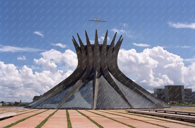 Brazília - Városkép - Katedrális a brazil fővárosban
